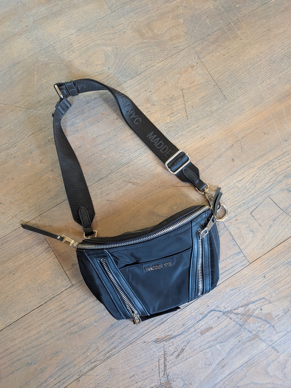 ✨5 For $25 Madden NYC Black Nylon Crossbody Belt Bag